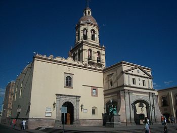 350px-Convento_de_la_Cruz_Querétaro